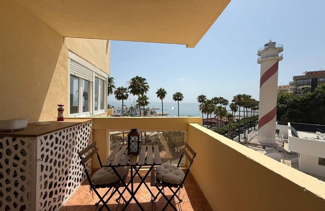 Beachfront 2-Bedroom Apartment – Prime Location