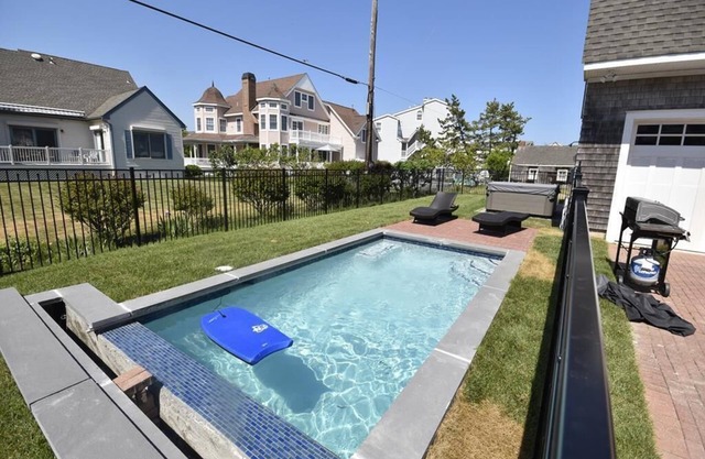 Beachfront 3-Bedroom Unit w/ Pool