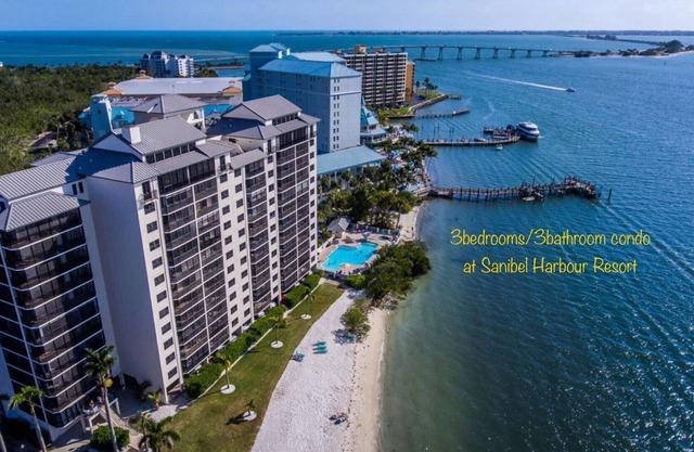 Waterfront 3 habitaciones / 3 baños condominio completamente renovado en el puerto de Sanibel
