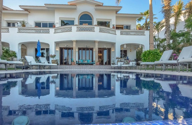 Beachfront 5 BR Villas del Mar 461 fts. Private Pool, Hot Tub, WiFi + Much More!