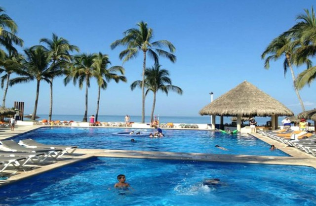 Resort con todo incluido frente a la playa, 1BR Suite, Lujoso en el sol y la arena