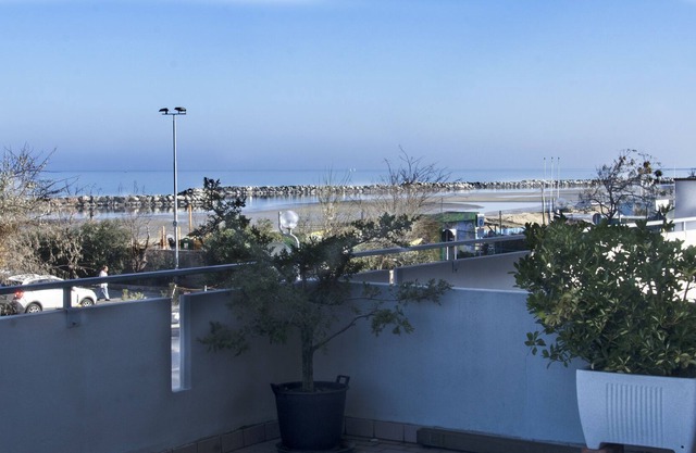 Apartamento en primera línea de playa en Rimini con terraza panorámica "Francesca"