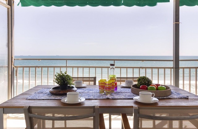 Apartamento Familiar con Terraza Privada y WiFi en Playa de La Pineda