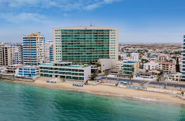 Apartamento completo frente al mar, para 2-8 people en el Hotel Colon Salinas