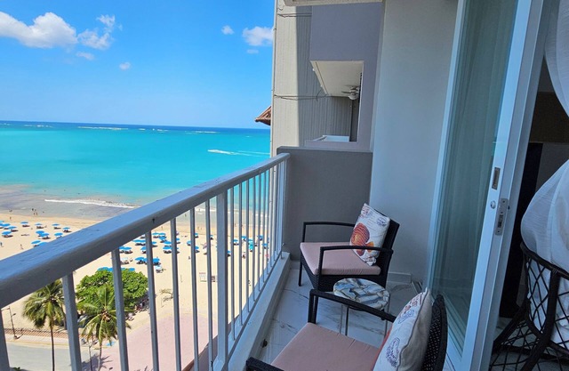 Apartamento con 2 camas frente a la playa. 2-5 min a pie de restaurantes!
