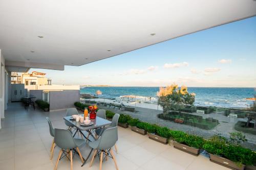 Beachfront Artemida Retreat - Peony Seabreeze Gem