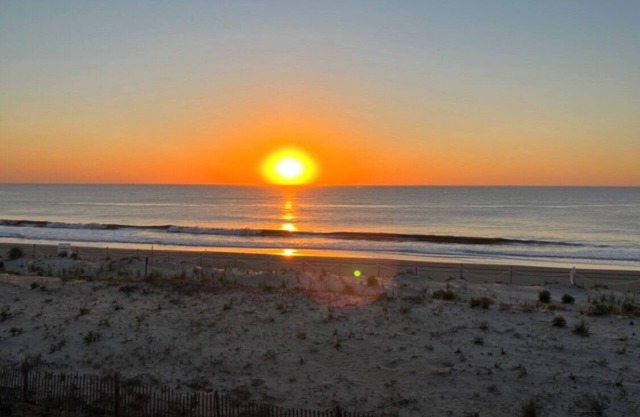 Beachfront Baby💛 Beautiful & New!🌟The only way to stay @ the beach❣️Spacious