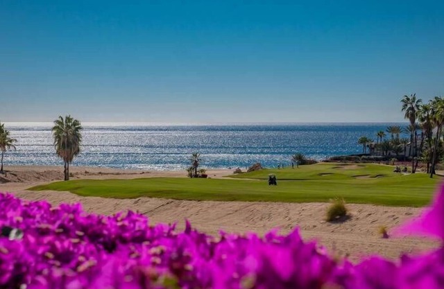 ESPECIALES DE PRIMAVERA Y VERANO !! Condominio de lujo! Fantásticas vistas del mar!