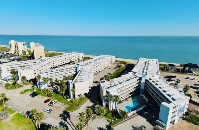 Beachfront Bliss @ North Beach-on Beach, Walking distance to Aquarium, Lexington