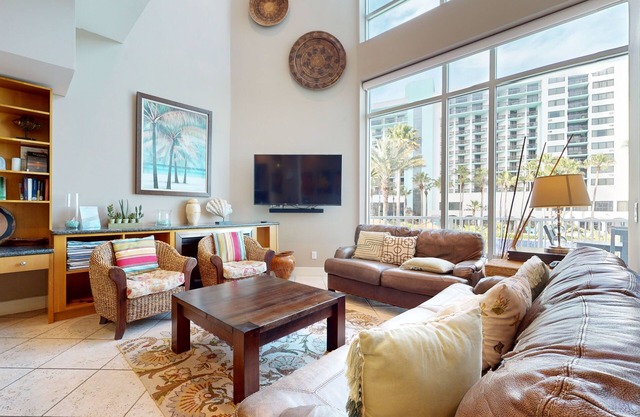 Complejo frente al mar w / privado jacuzzi, piscina compartida, sala de fitness, sala de juegos!