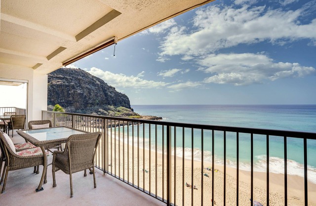 Beachfront Condo w/ Amazing Views in Waianae!