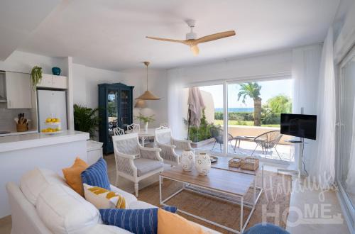 Beachfront Elviria II,Sea views, lovely terrace and pool