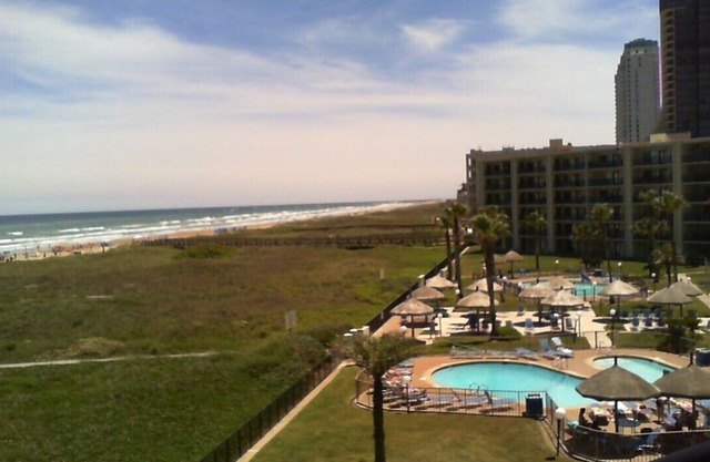BEACHFRONT....FRONT ROW..GREAT DEAL..3 POOLS.....4 TENNIS COURTS