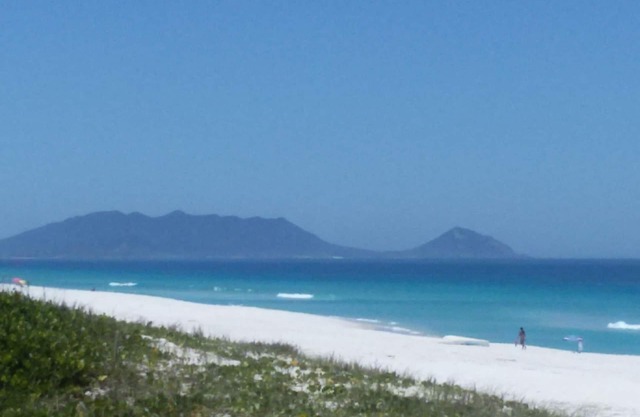 CASA DE FRENTE PARA LA PLAYA EN ARRAIAL DEL CABLE
