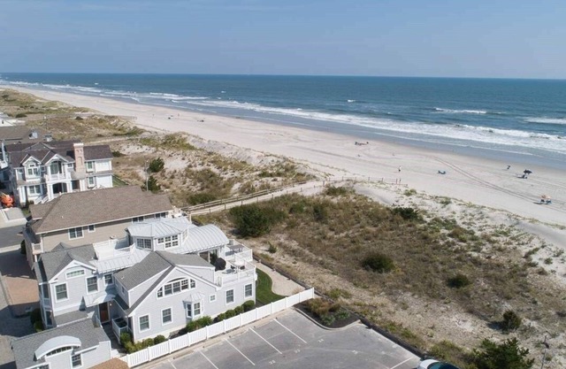NUEVA propiedad frente a la playa, que admite mascotas, cerca de todo lo que Stone Harbor tiene para ofrecer