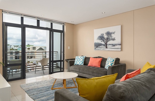 Beachfront Living | Eden on The Bay Apt | Wifi