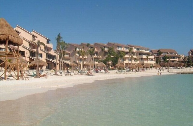 Ubicación frente al mar con 2 piscinas; Terraza Privada