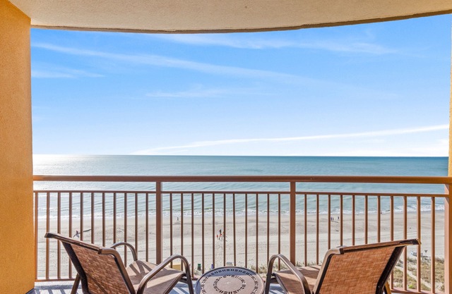 BEACHFRONT ~ Luxury Hilton Resort~ 100+5 Stars! ~ Tiki Bar Lazy River 8th Floor