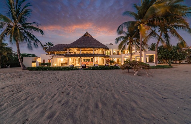 Felicidad frente al mar | Casa de lujo frente al mar | ** Tarifas con descuento de 2 - 5 BDRM **