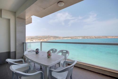 Beachfront Pretty Holiday Home