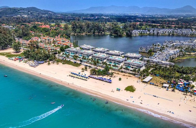 Beachfront Residences - Stunning Sea and Lake View