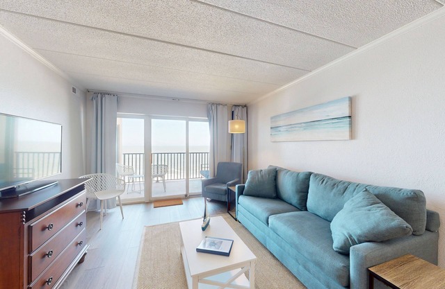 Beachfront Retreat w/Direct Beach Views, Balcony, Pool, Hot Tub, WiFi & AC