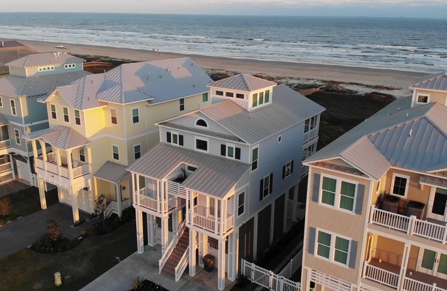 Beachfront│ Sleeps 16 │Right on the Beach│ East End │ Dog Friendly
