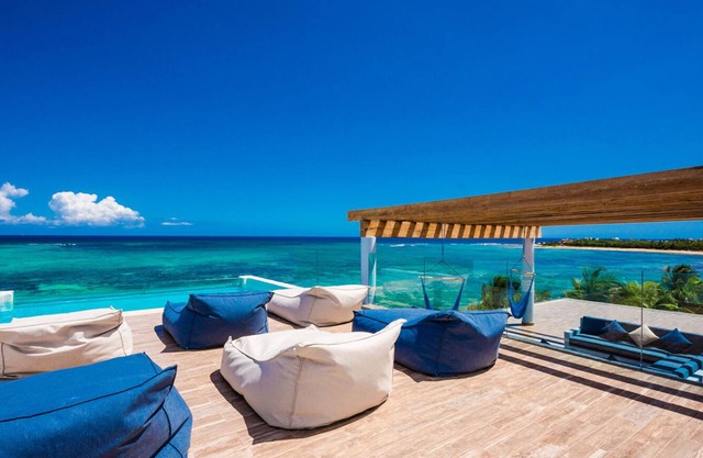 Beachfront Soliman Bay Villa 42