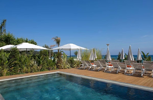 Beachfront Stay with Premium Spa, Pools, Beach Views and Pet-friendly too!