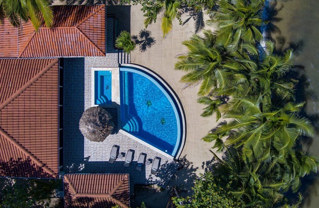 Beachfront Stay – Deep Pool Sleeps 6 Private Suite