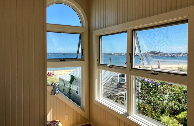 Estudio romántico frente a la playa con espectaculares vistas al agua