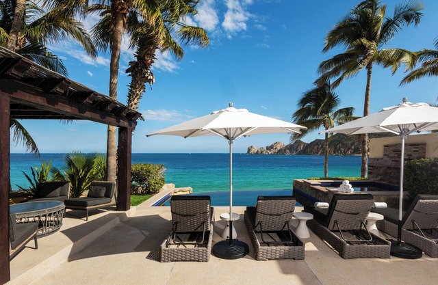 La villa más lujosa frente a la playa en Cabo San Lucas con acceso privado a la playa