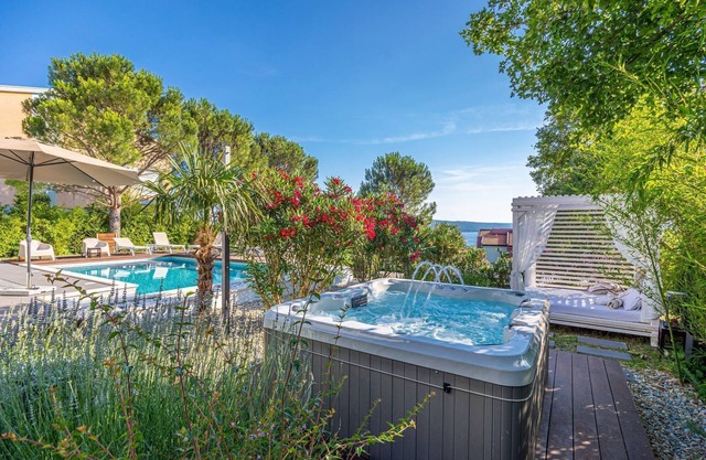 Villa frente al mar con piscina privada, jacuzzi y vistas al mar