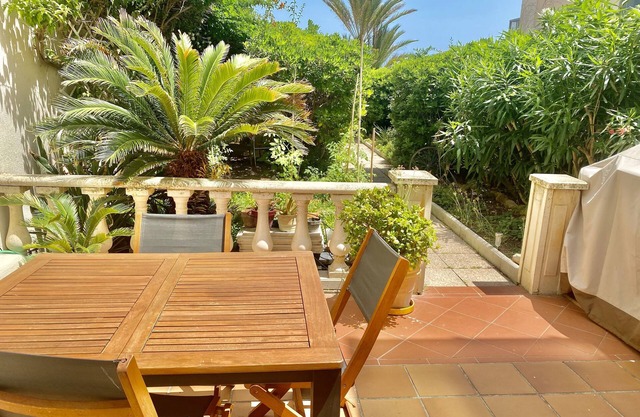 Autentico apartamento de un dormitorio con vista al mar.