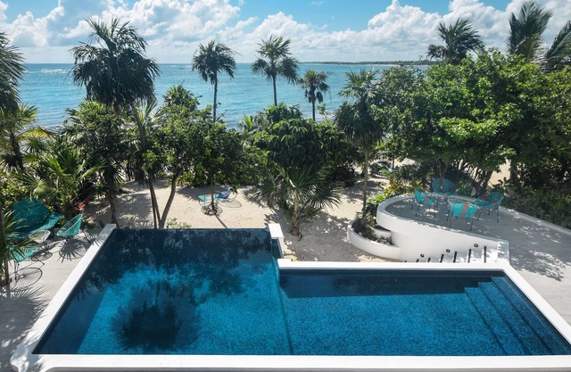 Frente a la playa, piscina infinita, chef incluido