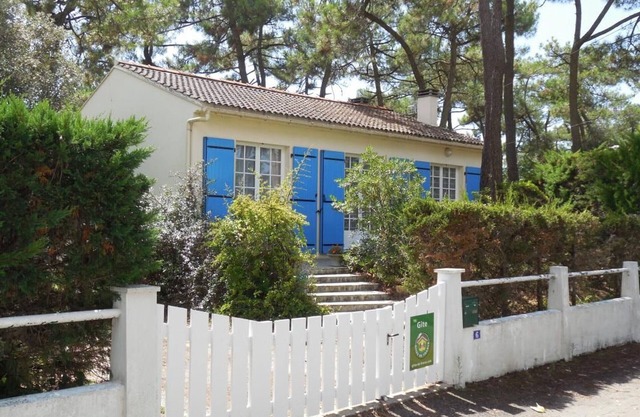 Casa contemporánea con jardín, cerca de la playa y comercios