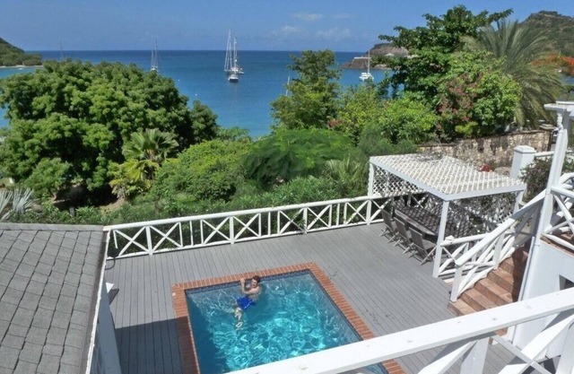 Casa junto a la playa con piscina en el hermoso puerto inglés