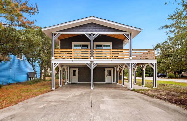 Beachside OBX Getaway – Game Room & Decks