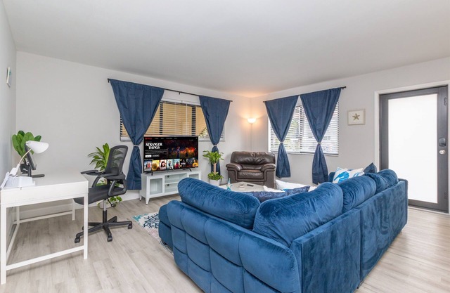 Beachside w/Parking - Las Olas, Airport, Port Evg