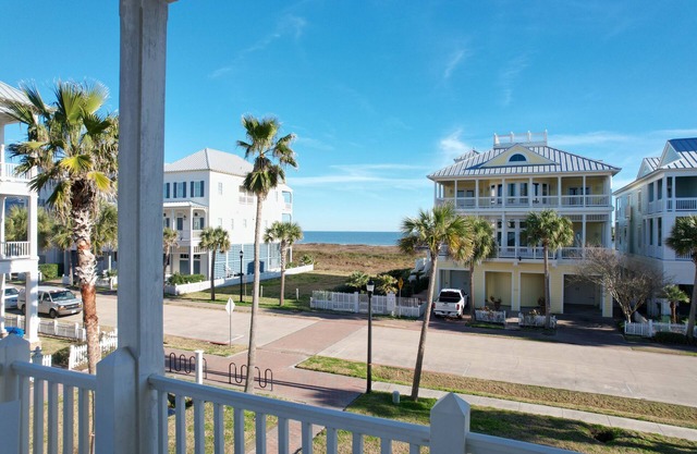 Beachtown Galveston - Perfect Retreat Between Beach & Pool!
