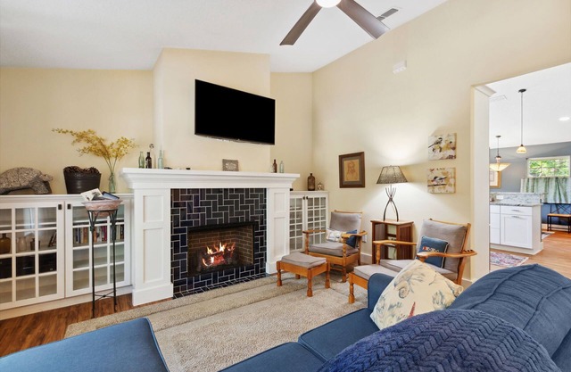 Beachwalk Bungalow by Guest Cottage