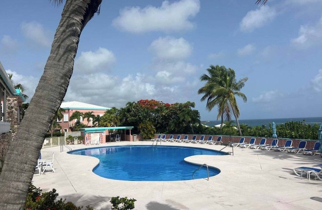 Beachy 2 Bedroom Coakley Bay Condo with AC, pool and backup generator.