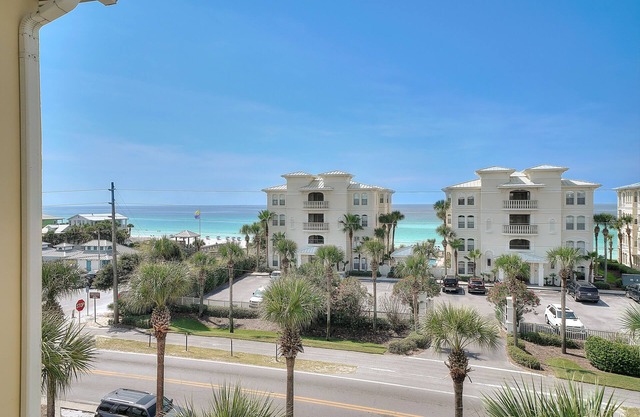 Condominio playero con wifi gratis y bañera de hidromasaje, a pocos pasos de la playa.
