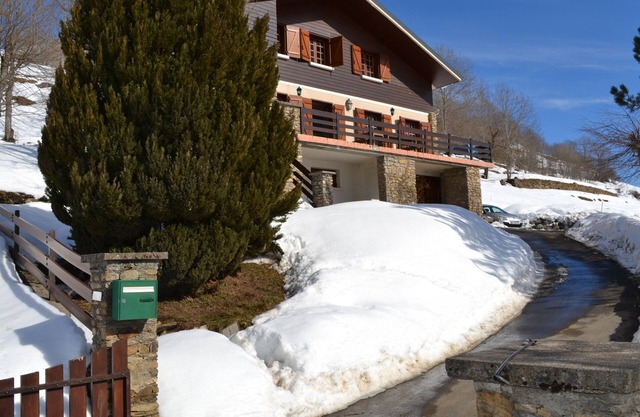 Bear chalet en Poubeau a 8 minutos de peyragudes, a 10 minutos de luchon, vista a la montaña