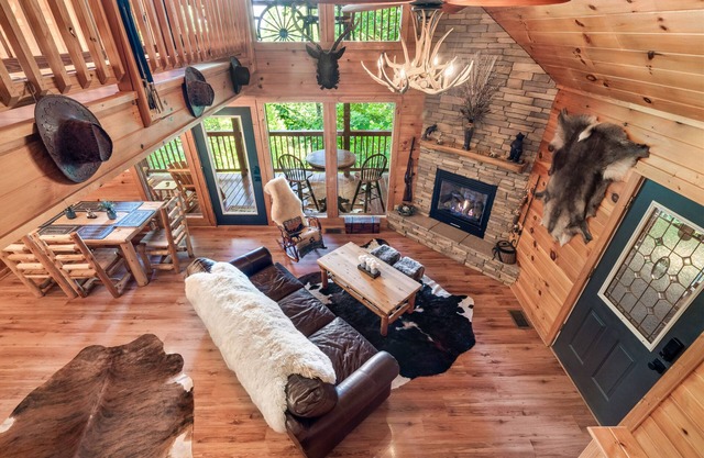 'Bear Mountain Chalet' con terraza privada y bañera de hidromasaje.