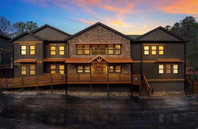 Bear Mountain Lodge | 18BR Luxury Cabin w/ Pool, Theater, Mini Golf, Sleeps 86