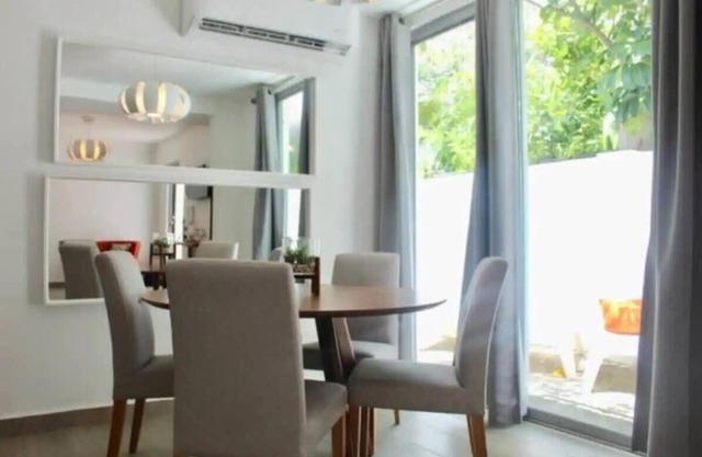 BEAR - Spacious 3BD 2 blocks from the beach CE2
