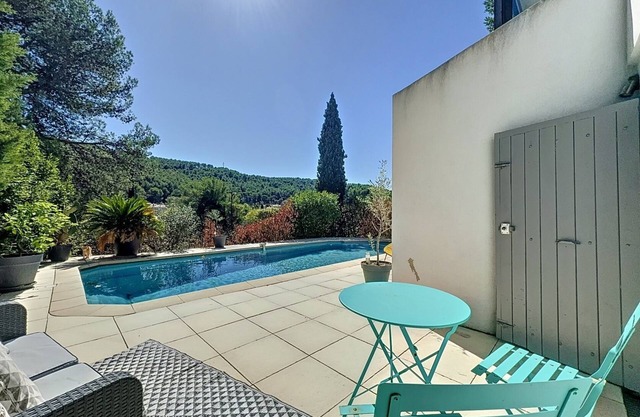 Beau Studio Refait à Neuf à Proximité de Cassis