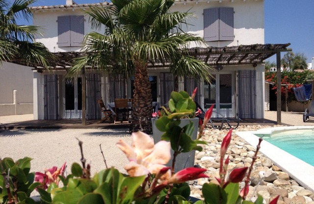 Hermosa villa con piscina