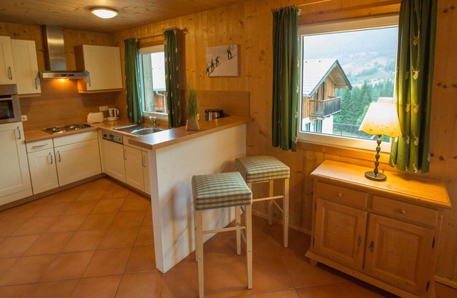 Hermoso apartamento en villa con piscina, WIFI, TV, terraza, mascotas permitida y aparcamiento
